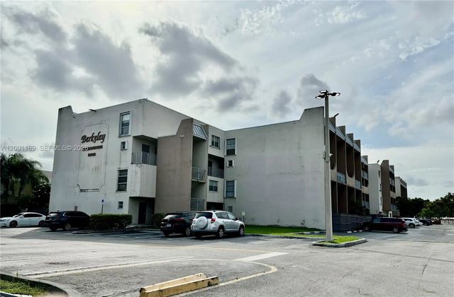 10900 Sw 104th Street #303, Miami