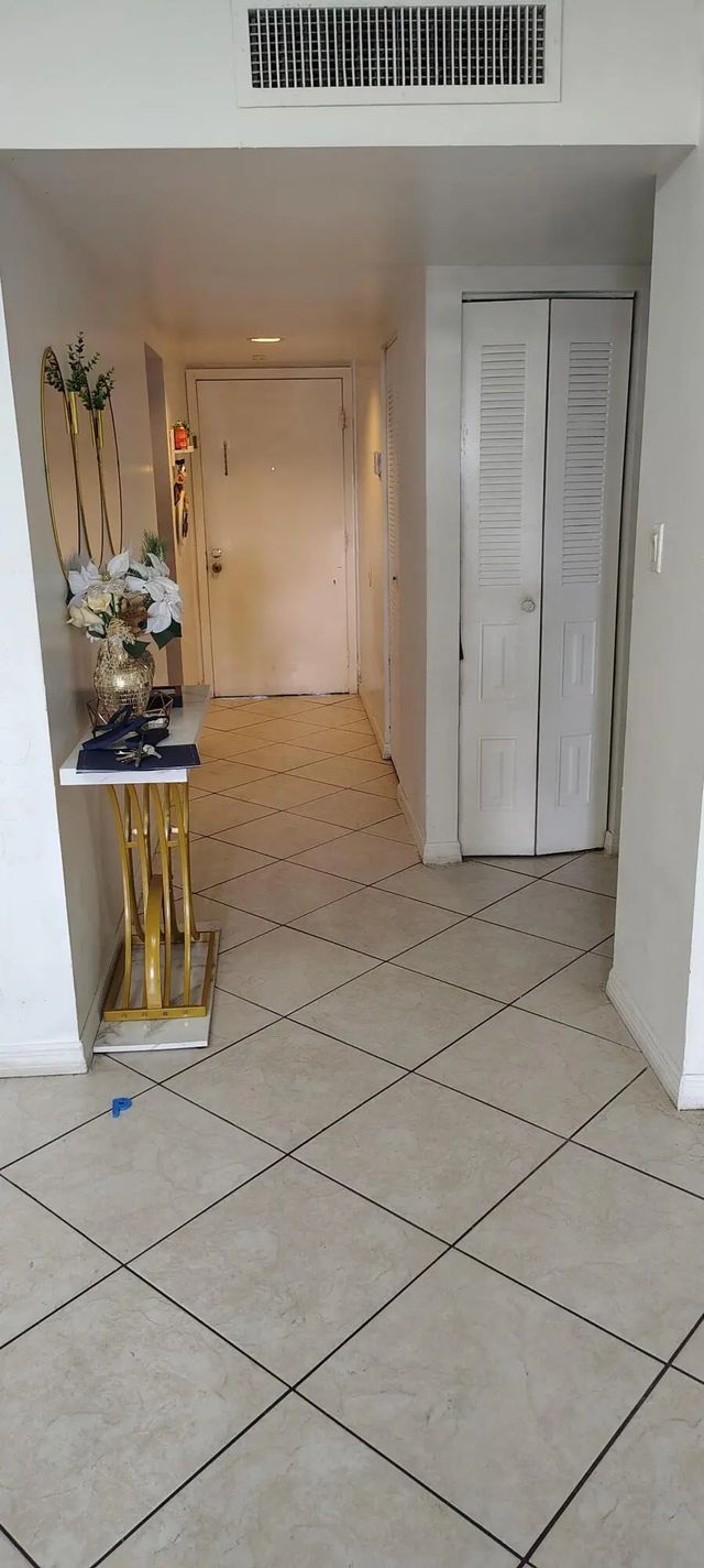 4 of 9 - 3141 Nw 47th Terrace #332, Lauderdale Lakes, FL