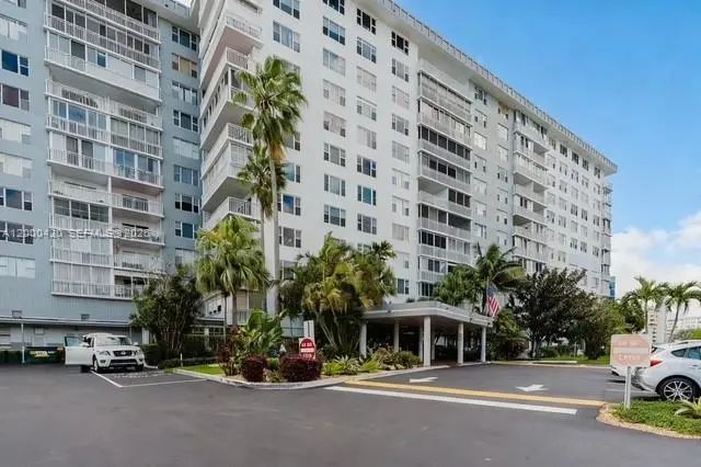 3800 Hillcrest Drive #411, Hollywood