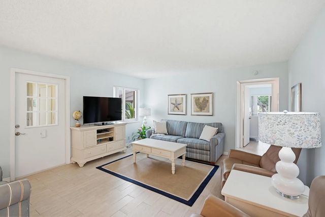 4 of 21 - 119 Lake Pine Circle #c-2, Greenacres, FL