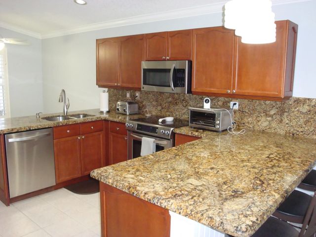 4 of 30 - 6304 Barton Creek Circle, Lake Worth, FL