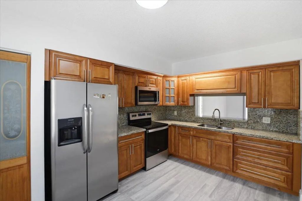 700 Sw 128th Avenue #310c, Pembroke Pines
