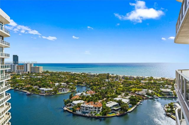 3802 Ne 207th Street #2704, Aventura