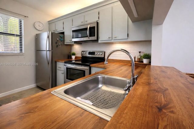 2 of 11 - 7269 Golf Colony Court #202, Lake Worth, FL