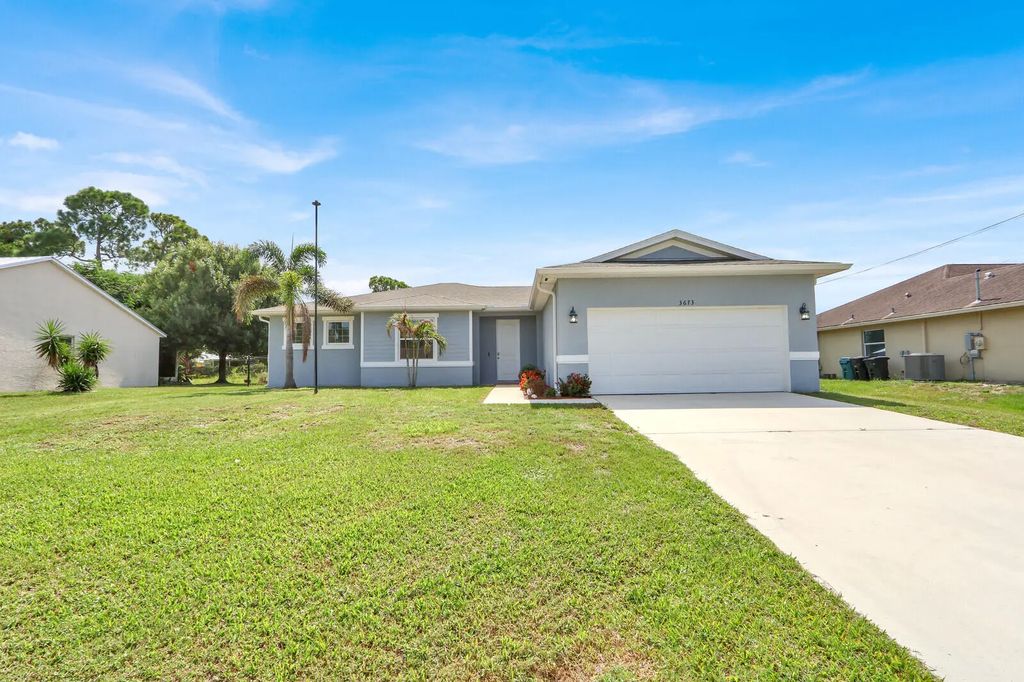 3673 Sw Bonwold Street, Port St. Lucie