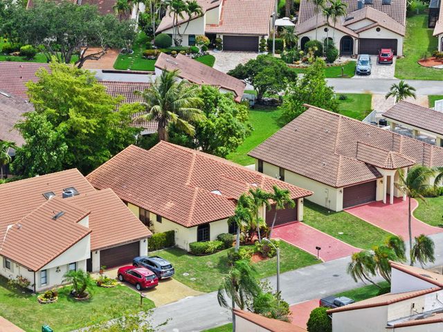 2 of 34 - 7039 Golf Pointe Circle, Tamarac, FL
