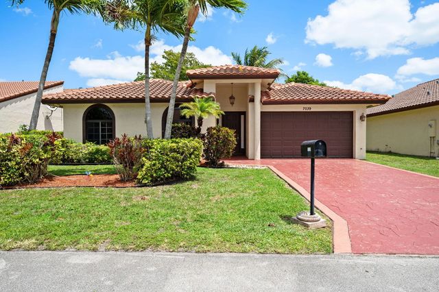 3 of 34 - 7039 Golf Pointe Circle, Tamarac, FL