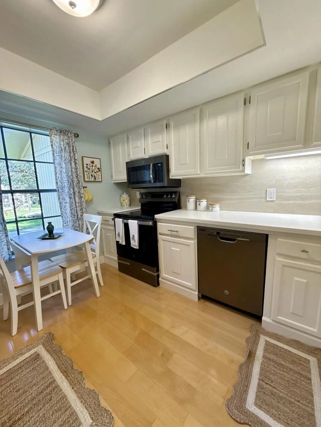 2 of 29 - 18390 Se Wood Haven Lane #e, Jupiter, FL