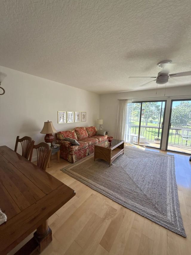 4 of 29 - 18390 Se Wood Haven Lane #e, Jupiter, FL
