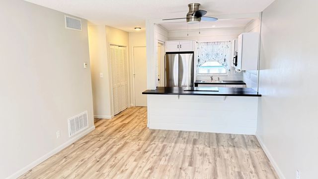 2 of 31 - 1114 Lake Terrace #205, Boynton Beach, FL