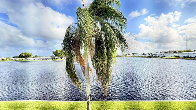 3 of 31 - 1114 Lake Terrace #205, Boynton Beach, FL