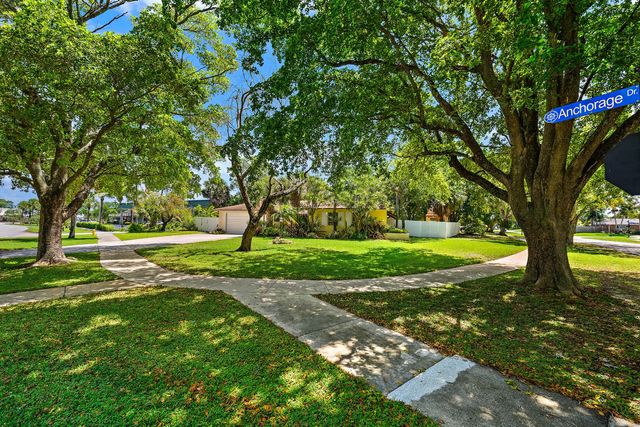3 of 12 - 844 Anchorage Drive, North Palm Beach, FL