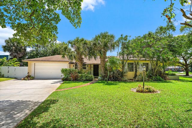 4 of 12 - 844 Anchorage Drive, North Palm Beach, FL