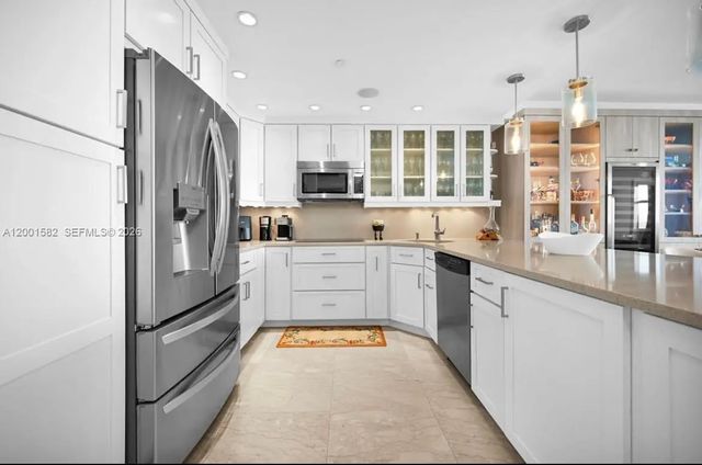 2 of 21 - 5601 Collins Avenue #903, Miami Beach, FL