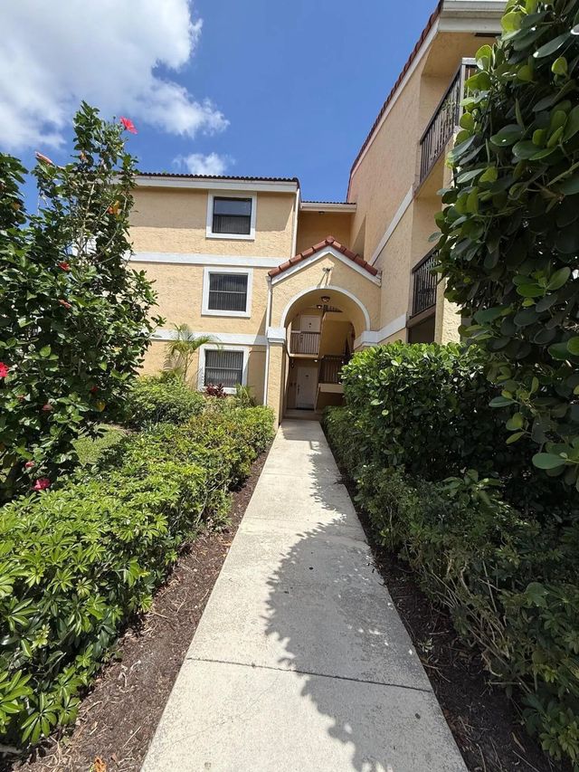 5721 Riverside Drive #301b5, Coral Springs