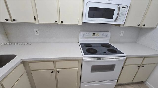5 of 13 - 2605 W 67th Place #23-10, Hialeah, FL