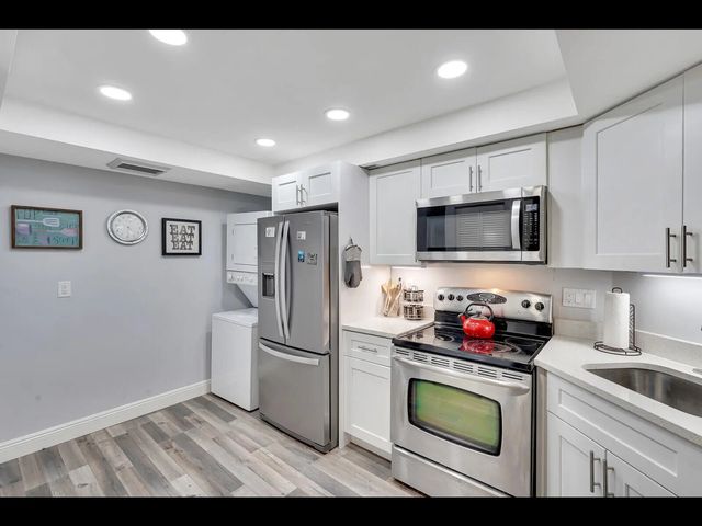 4 of 21 - 2400 Presidential Way #401, West Palm Beach, FL