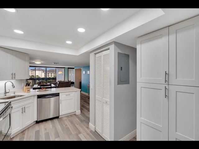 5 of 21 - 2400 Presidential Way #401, West Palm Beach, FL