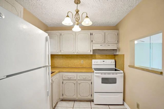 3 of 34 - 9460 Sunrise Lakes Boulevard #106, Sunrise, FL