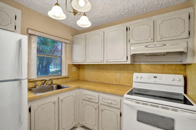 4 of 34 - 9460 Sunrise Lakes Boulevard #106, Sunrise, FL