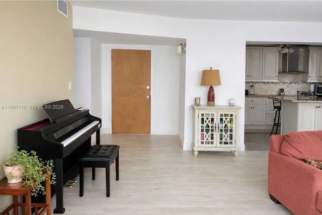 4 of 14 - 1351 Ne Miami Gardens Drive #926e, Miami, FL
