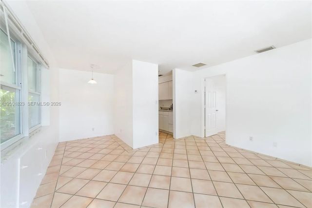 2 of 12 - 924 Ne 17th Terrace #1, Fort Lauderdale, FL