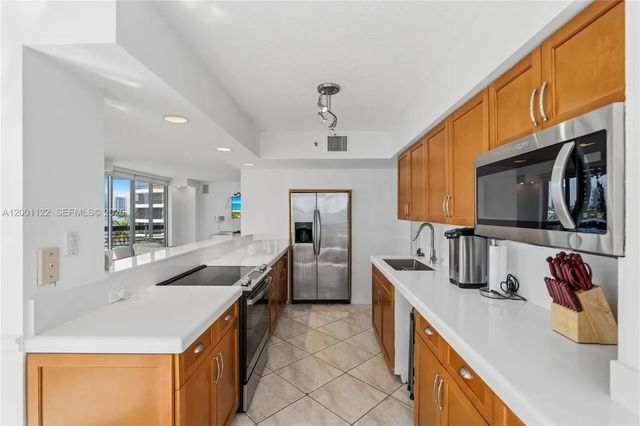 3600 Mystic Pointe Drive #513, Aventura