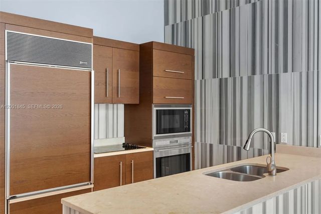 3 of 23 - 475 Brickell Avenue #2812, Miami, FL