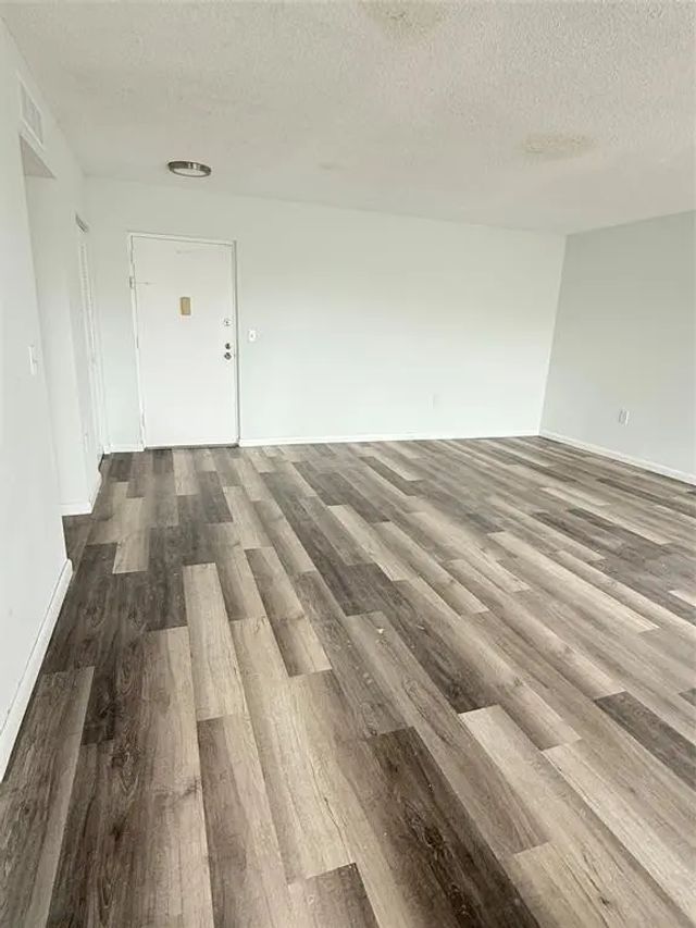 4 of 7 - 2501 Nw 41st Avenue #401, Lauderhill, FL