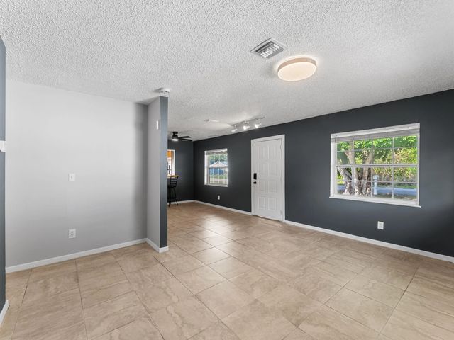 3 of 31 - 304 8th Avenue Sw, Vero Beach, FL