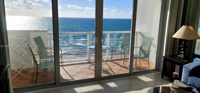 4 of 17 - 5601 Collins Avenue #1110, Miami Beach, FL