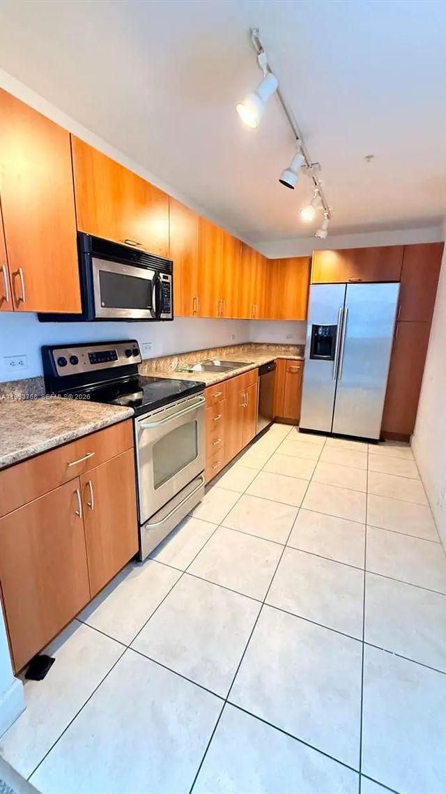 2 of 11 - 7501 E Treasure Drive #8b, North Bay Village, FL