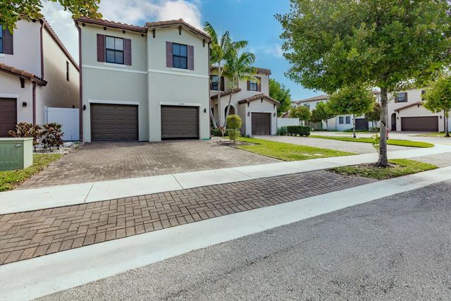 6026 Pine Tree Way #6026, Riviera Beach