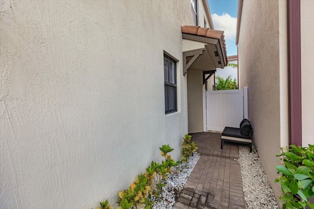 5 of 31 - 6026 Pine Tree Way #6026, Riviera Beach, FL