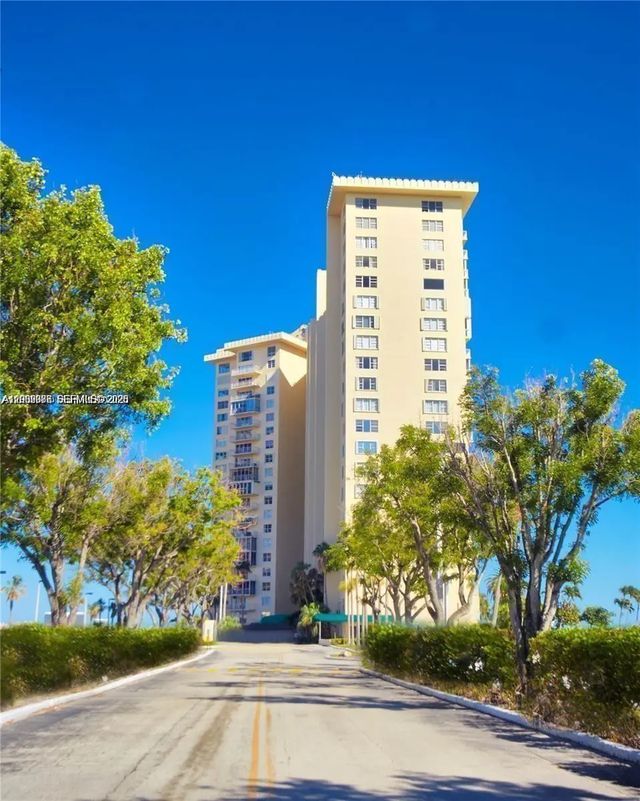 11111 Biscayne Boulevard #18e, Miami