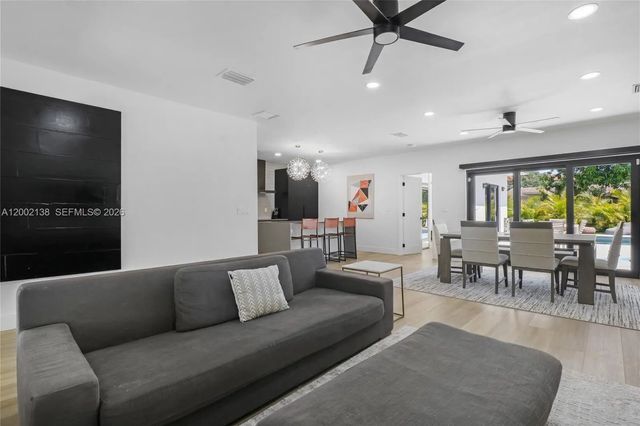 4 of 40 - 811 Ne 17th Court, Fort Lauderdale, FL