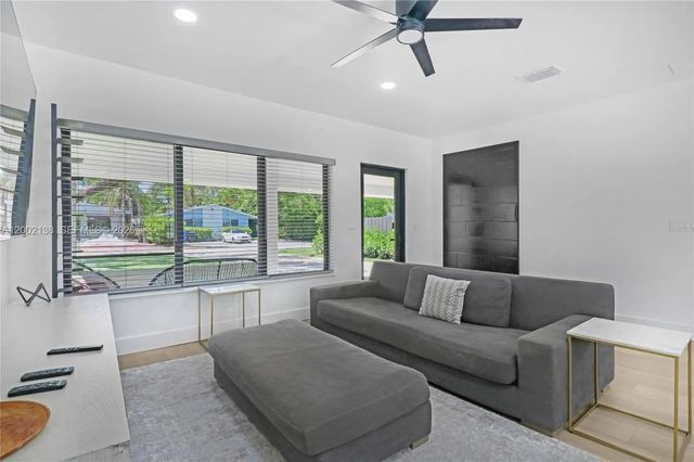 5 of 40 - 811 Ne 17th Court, Fort Lauderdale, FL