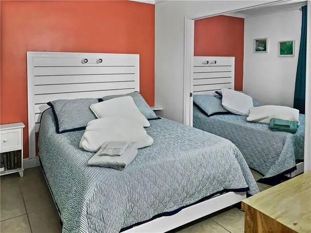 4 of 10 - 221 Se 9th Avenue #103, Pompano Beach, FL
