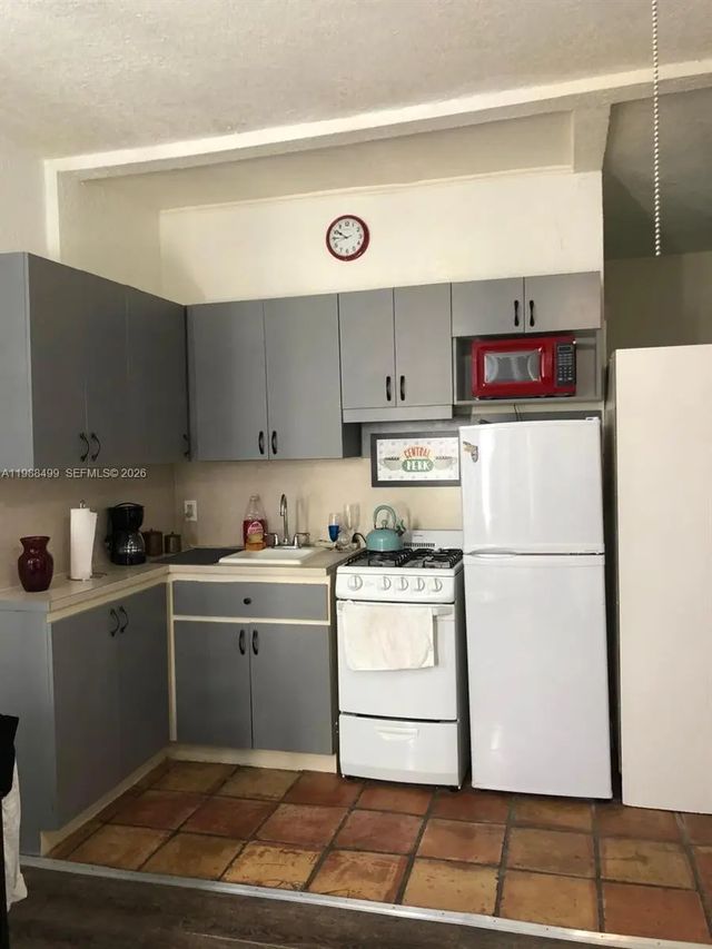 3 of 3 - 3710 Collins Avenue #n-310, Miami Beach, FL