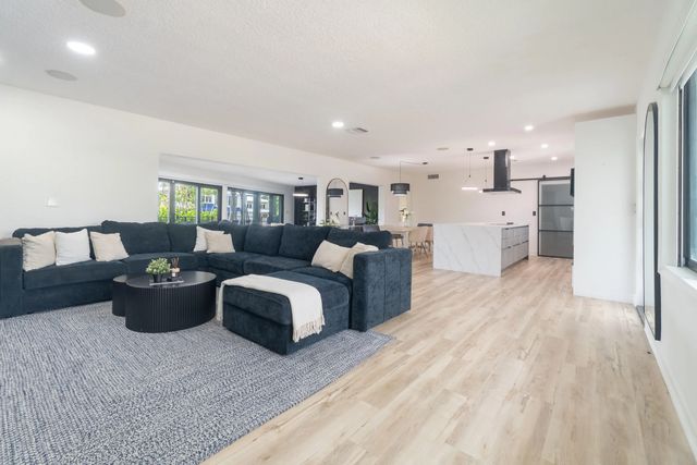 3 of 40 - 2878 Ne 26th Street, Fort Lauderdale, FL