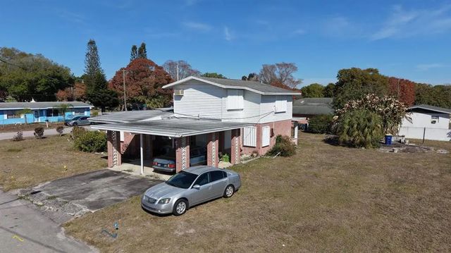 3 of 8 - 802 N 15th Street, Fort Pierce, FL