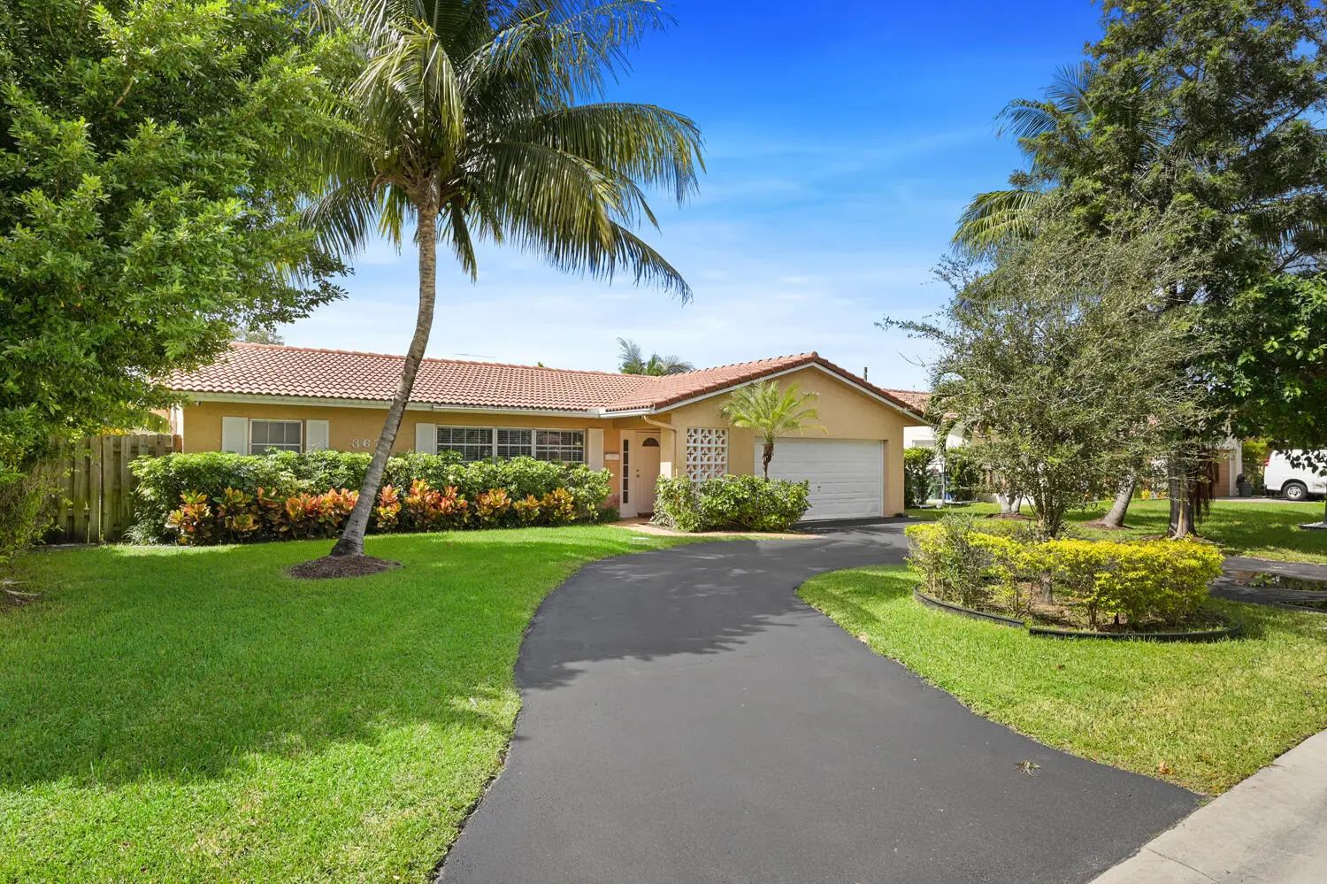 3670 Nw 78th Lane, Coral Springs