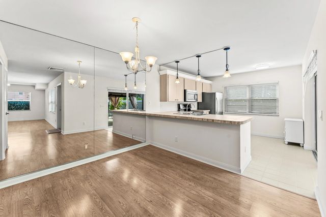 5 of 32 - 3136 Kingston Court, West Palm Beach, FL
