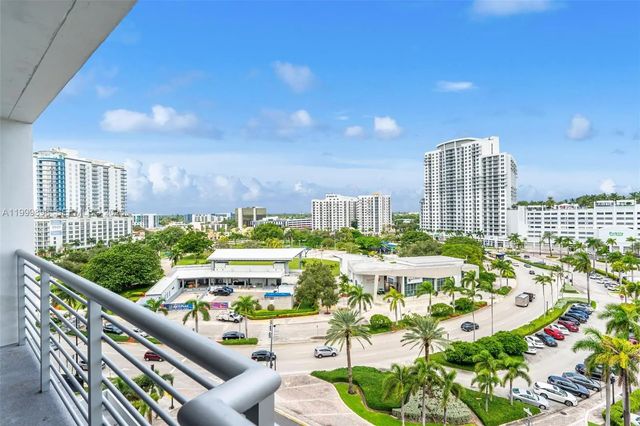 3 of 22 - 1720 Harrison Street #9f, Hollywood, FL