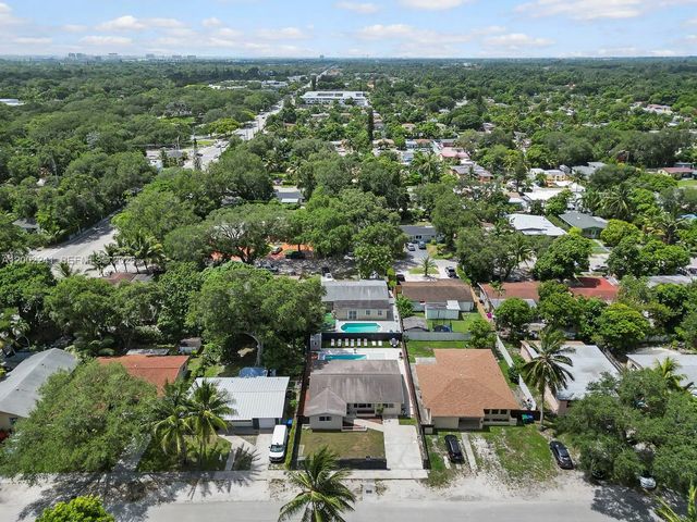 2 of 49 - 560 Ne 161st Street, Miami, FL