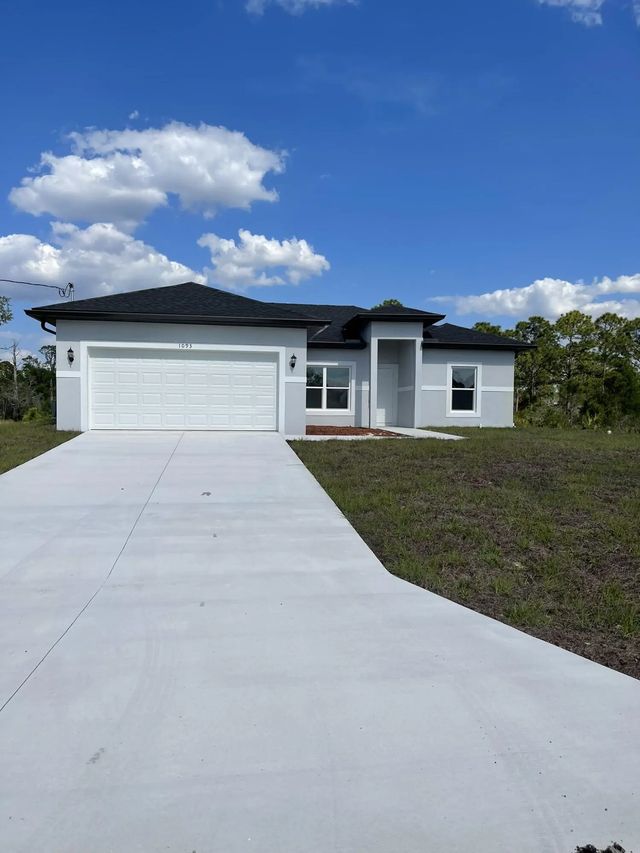 322 Mangonia Avenue, Lehigh Acres