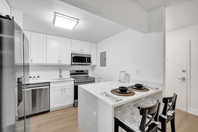 7300 Nw 17th Street #305, Plantation