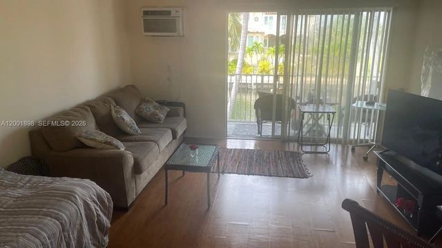 4 of 8 - 2225 Ne 123rd Street #204, North Miami, FL