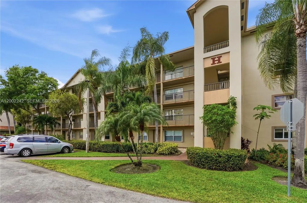 700 Sw 137th Avenue #215h, Pembroke Pines
