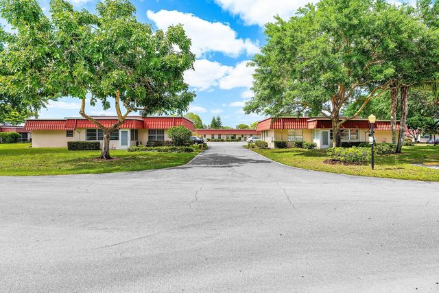 852 Salem Lane, Lake Worth